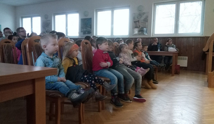 2. fotografia fotogalérie Stretnutie s Mikulášom pri vianočnom stromčeku