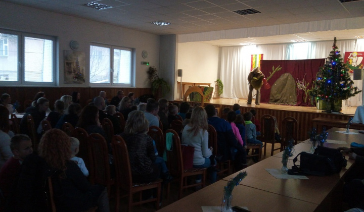 4. fotografia fotogalérie Stretnutie s Mikulášom pri vianočnom stromčeku