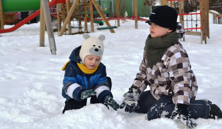 2. fotografia fotogalérie Kultúra a šport / Stavanie snehuliakov 2013
