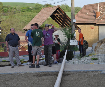 Kultúra a šport / Stavanie mája spojené s otvorením námestia obc