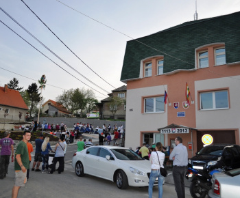 Kultúra a šport / Stavanie mája spojené s otvorením námestia obc
