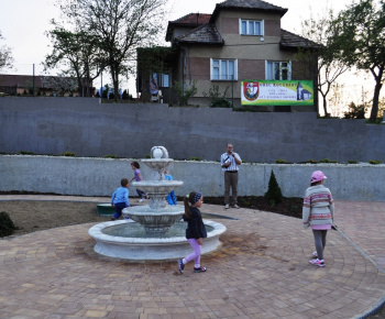 Kultúra a šport / Stavanie mája spojené s otvorením námestia obc