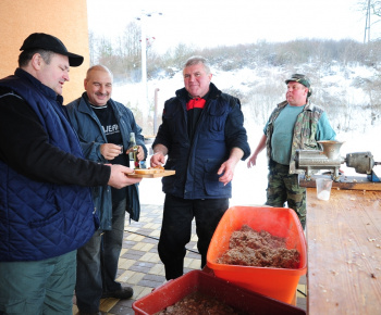 Kultúra a šport / Fašiangy na dedine spojené s obecnou zabíjačko