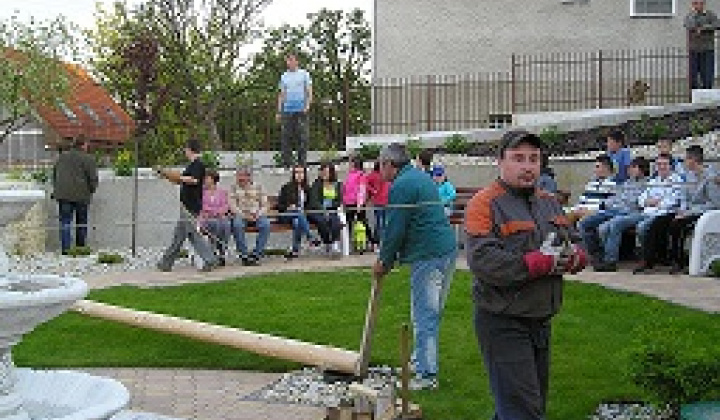 6. fotografia fotogalérie Kultúra a šport / Stavanie mája a spúšťanie fontány